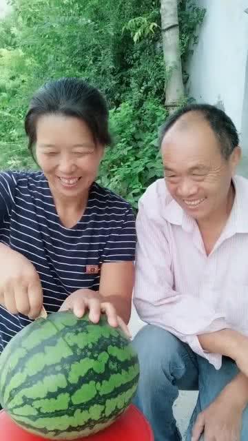 刷老婆的卡吃瓜,揭秘吃瓜背后的消费秘密 第2张 刷老婆的卡吃瓜,揭秘吃瓜背后的消费秘密 第2张